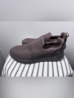 Skechers Men's Go Walk Max-Clinched shoe Size 11